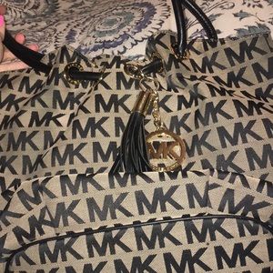 Michael Kors MK logo shoulder bag!